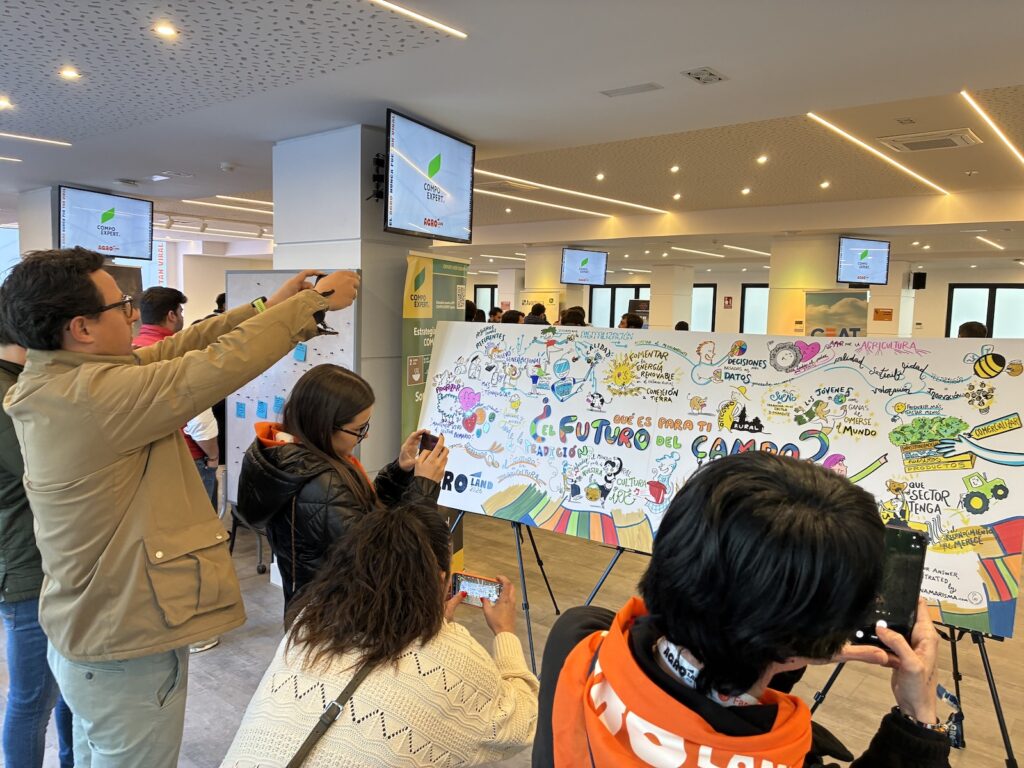 Impacto en el público del graphic recording personas haciendo fotos