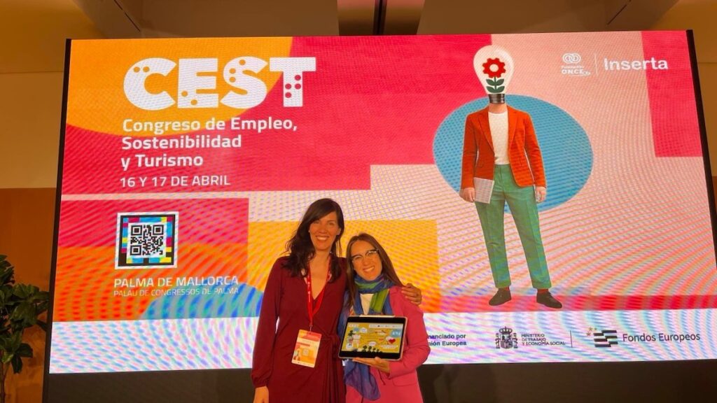 Marina Marisma junto a una ponente del Congreso CEST de Empleo, Sostenibilidad y Turismo en Palma de Mallorca