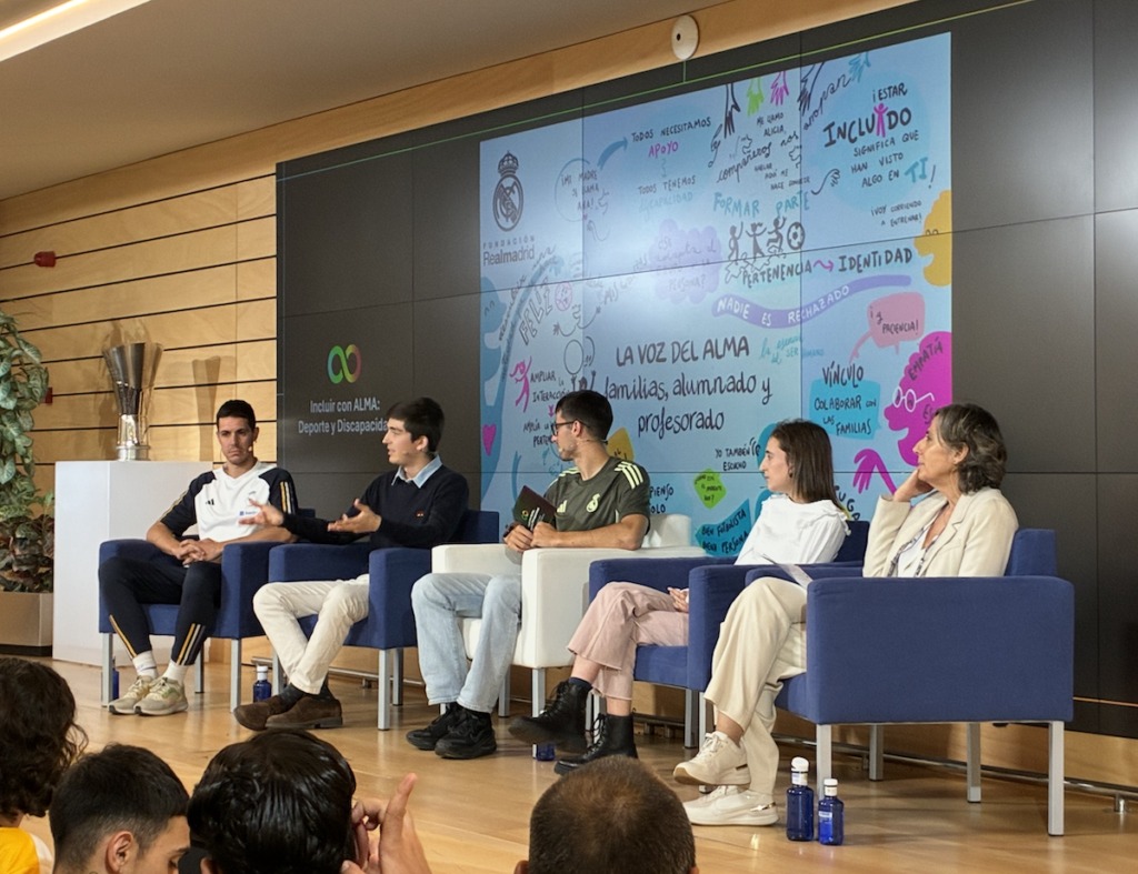 Relatoría gráfica en directo durante una jornada de la Fundación Real Madrid sobre inclusión y deporte adaptado.
